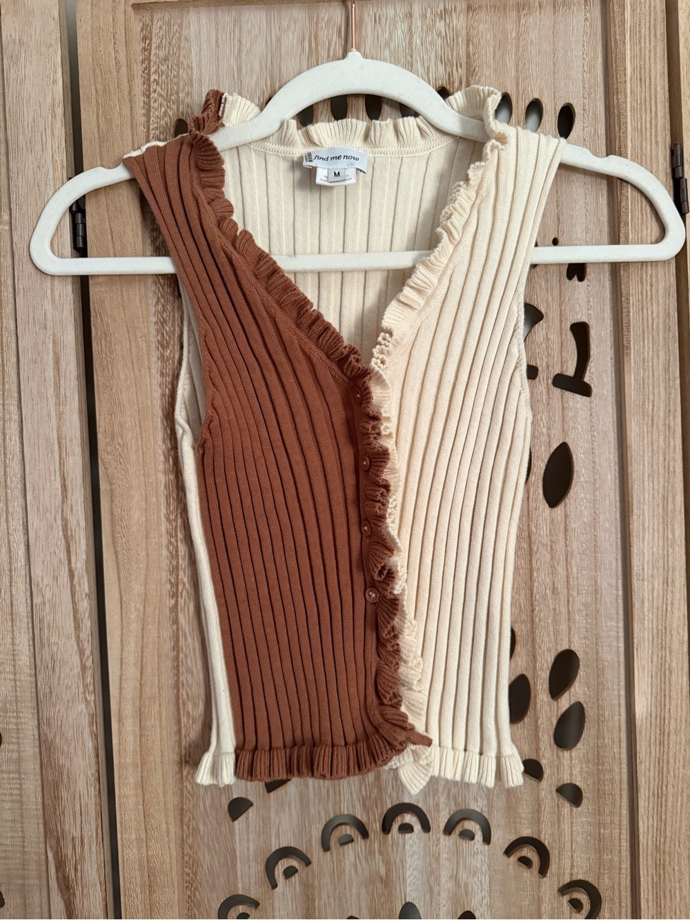 Find Me Now Colorblock Ribbed Ruffle Tank Top Size Medium - Picture 2 of 9